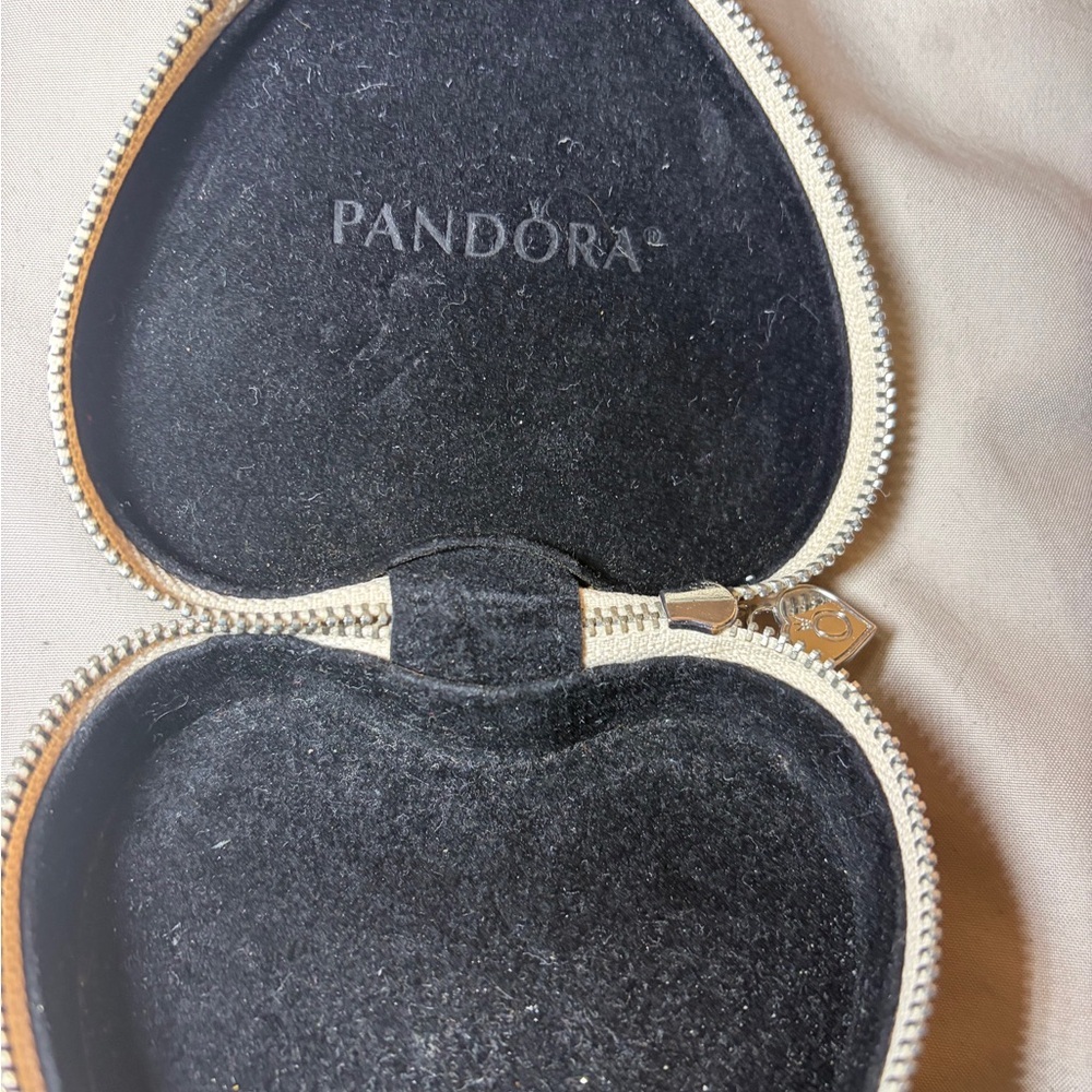 Pandora Heart-Shaped White Case - Picture 7 of 9